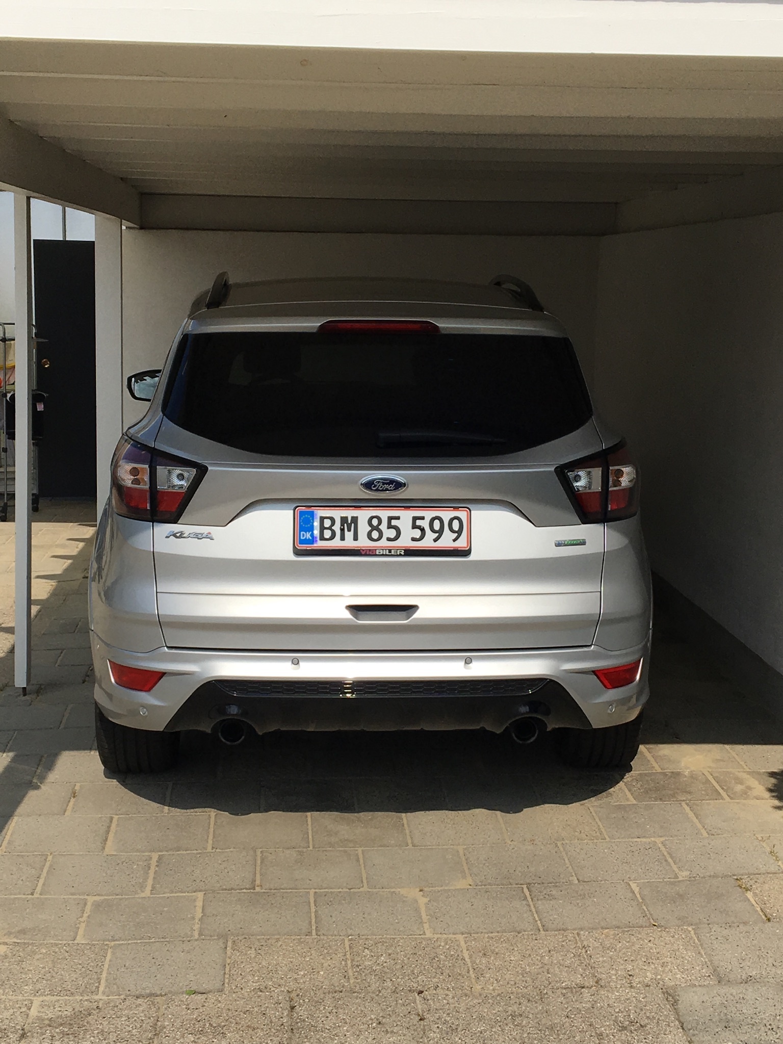 Grå Ford Kuga fra 2017