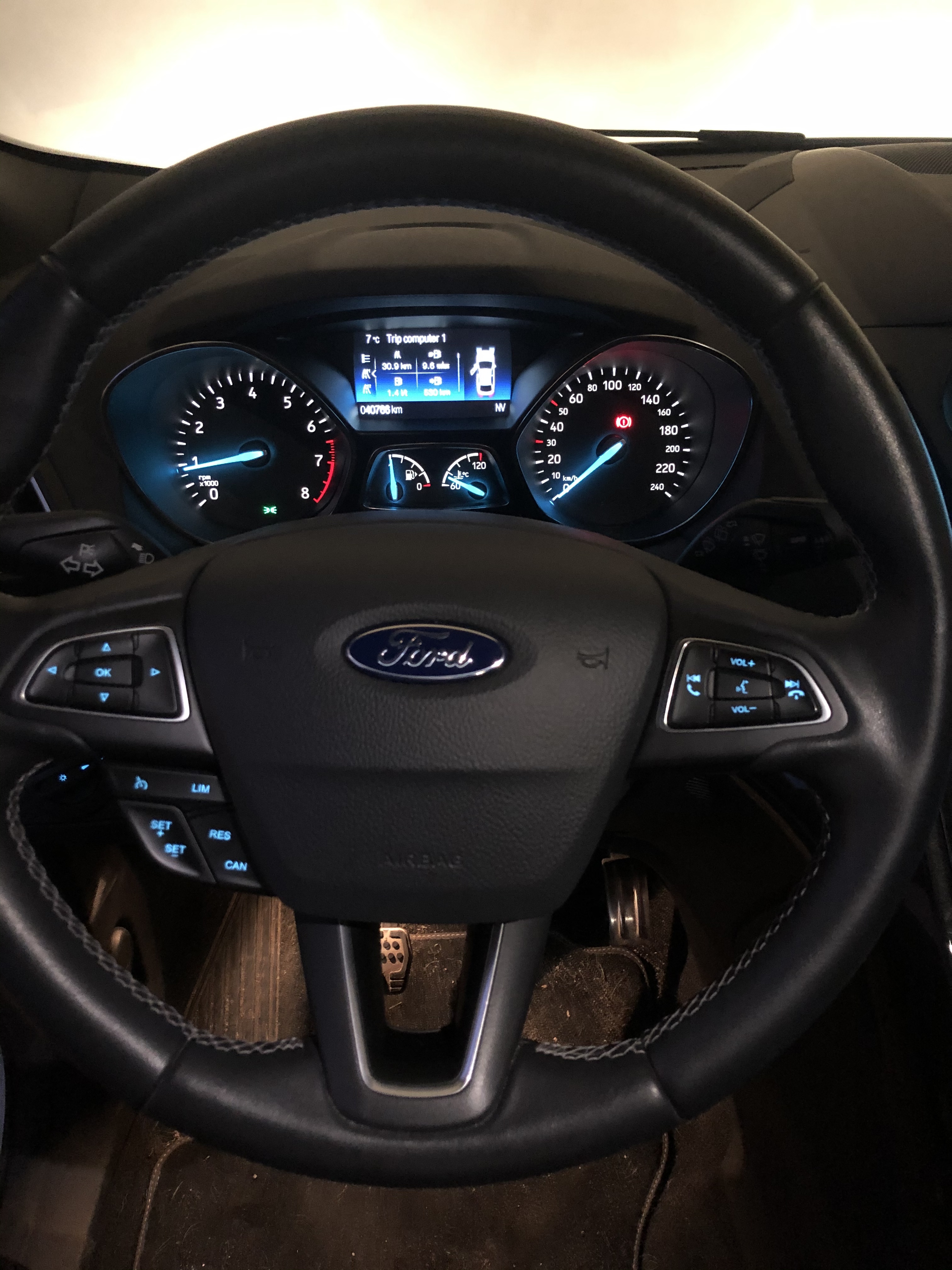 Grå Ford Kuga fra 2017