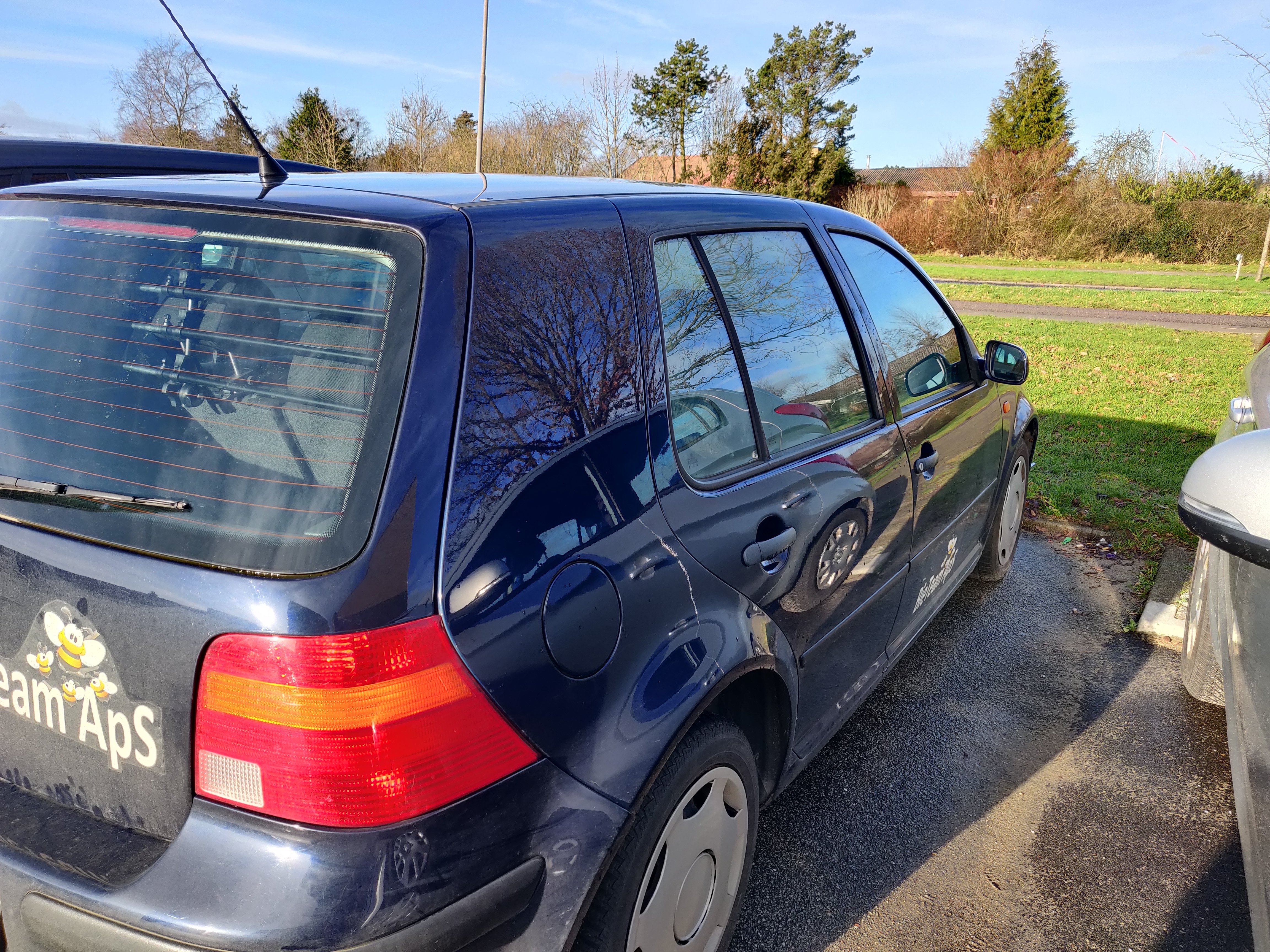 Blå VW Golf IV fra 1998