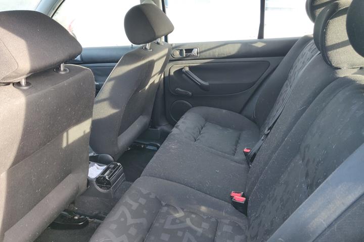 Blå VW Golf IV fra 1998