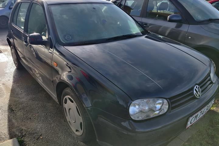 Blå VW Golf IV fra 1998