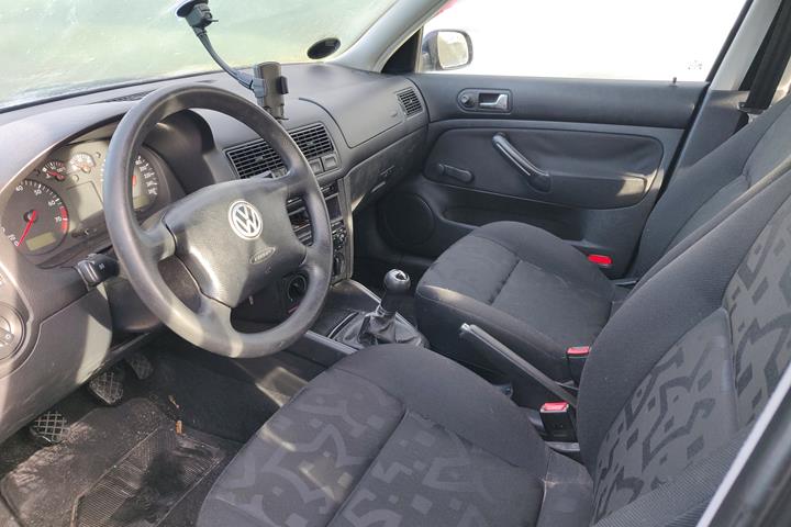Blå VW Golf IV fra 1998
