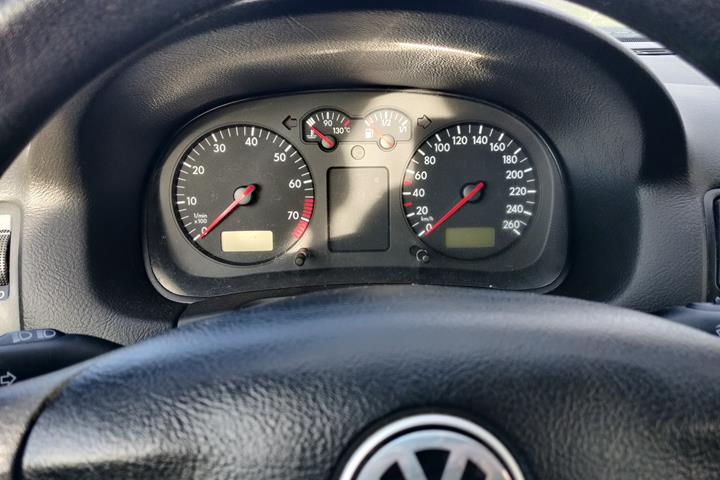 Blå VW Golf IV fra 1998