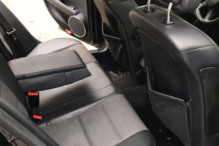 Sort Mercedes C220 fra 2008