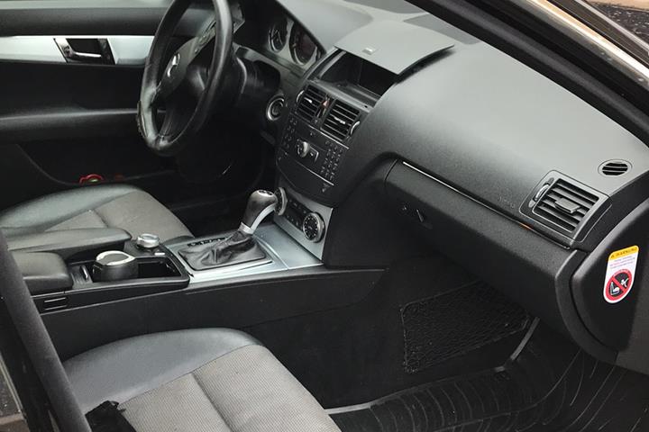 Sort Mercedes C220 fra 2008