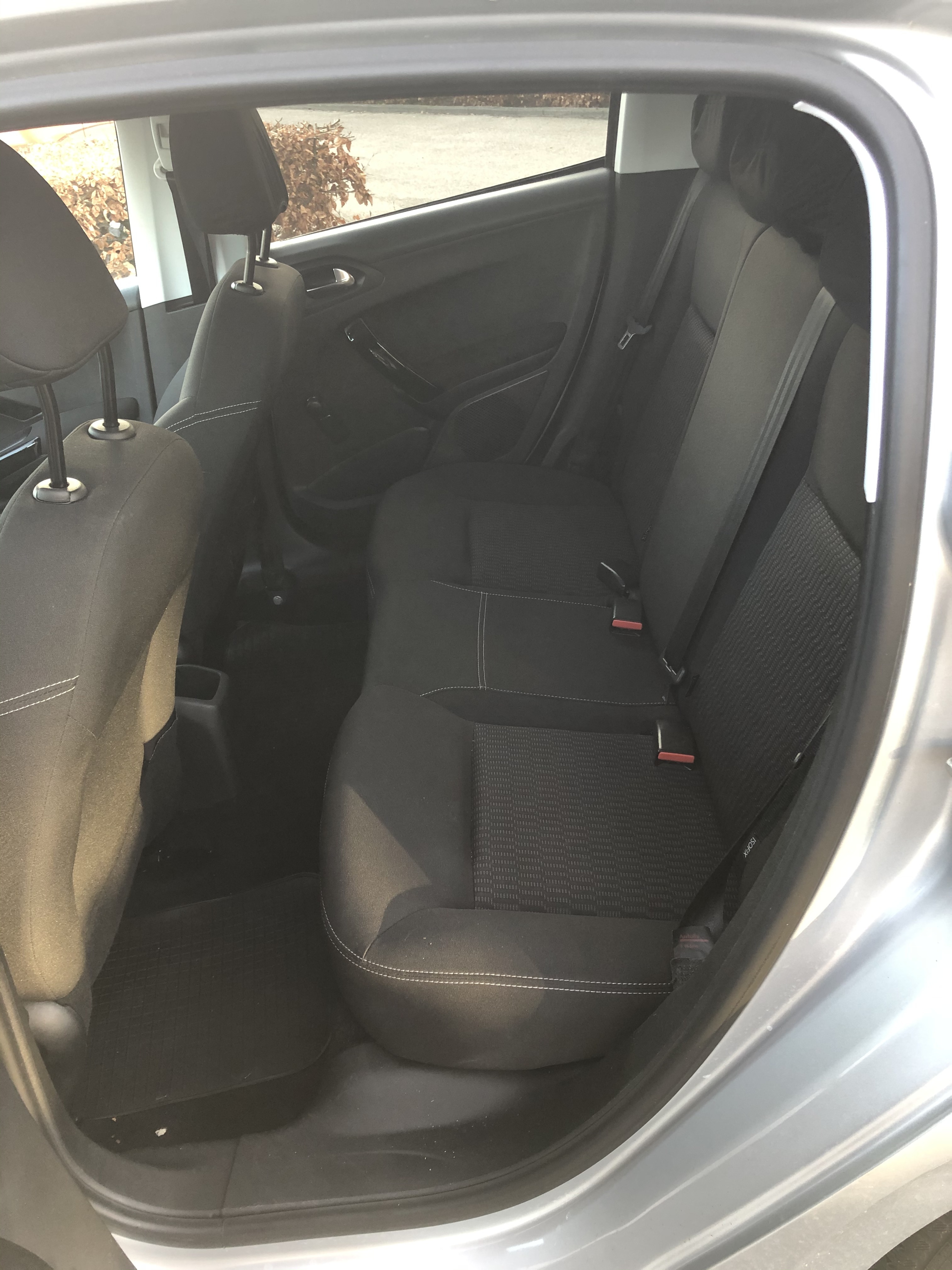 Grå Peugeot 208 fra 2017