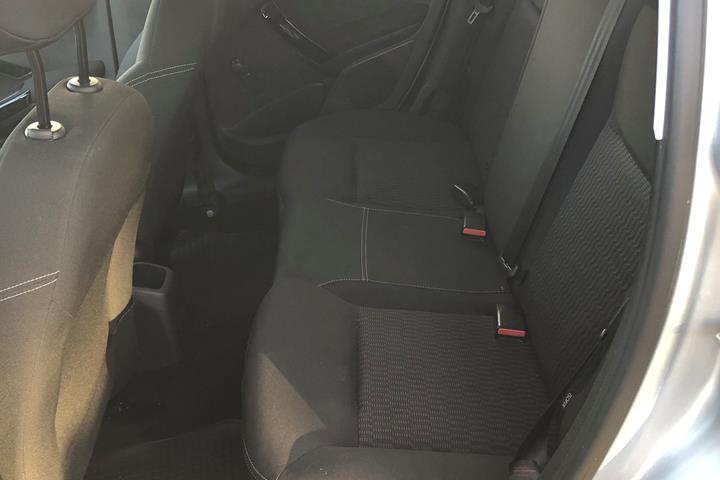 Grå Peugeot 208 fra 2017