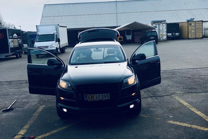 Sort Audi Q7 fra 2006
