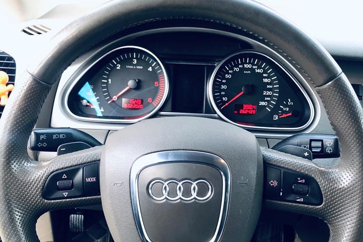 Sort Audi Q7 fra 2006