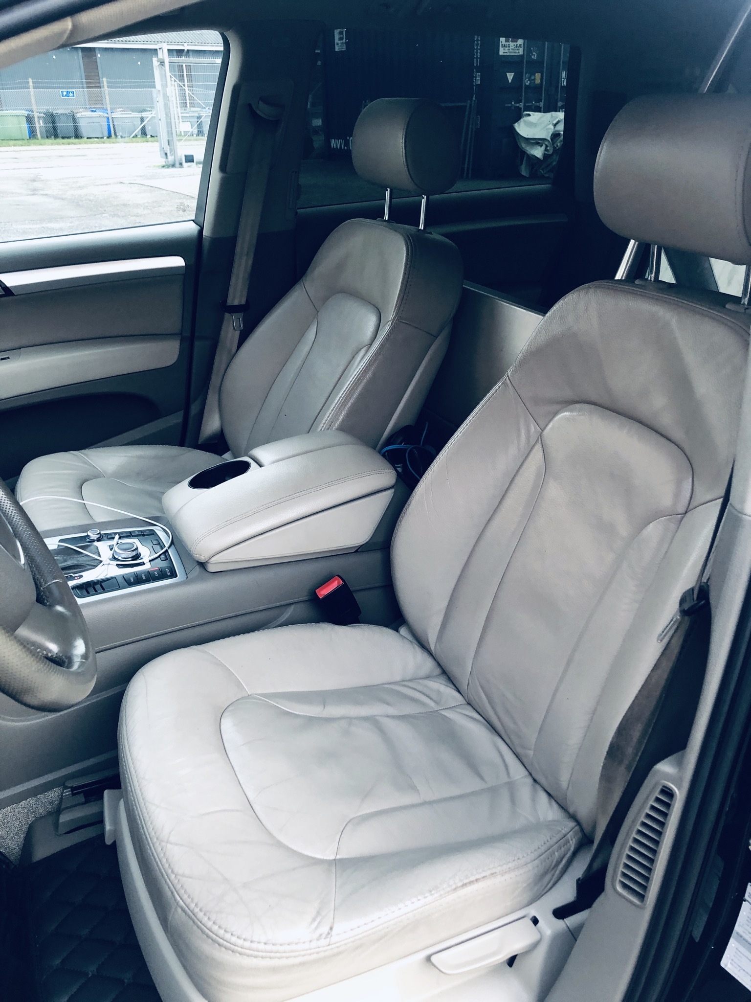 Sort Audi Q7 fra 2006