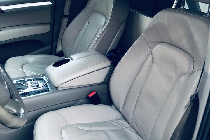 Sort Audi Q7 fra 2006