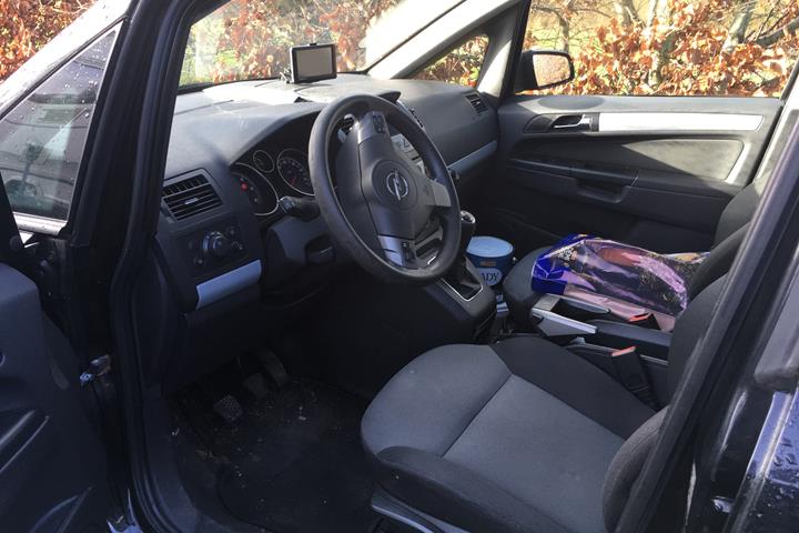 Sort Opel Zafira fra 2005