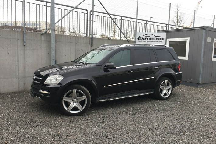 Grå Mercedes GL450 fra 2011
