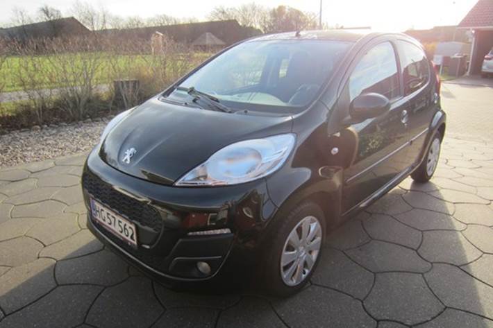 Sort Peugeot 107 fra 2012