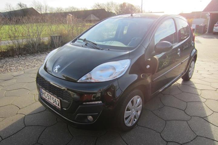 Sort Peugeot 107 fra 2012