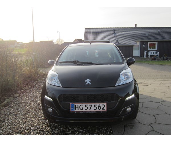 Sort Peugeot 107 fra 2012
