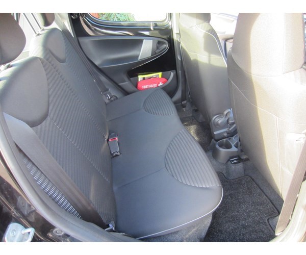 Sort Peugeot 107 fra 2012