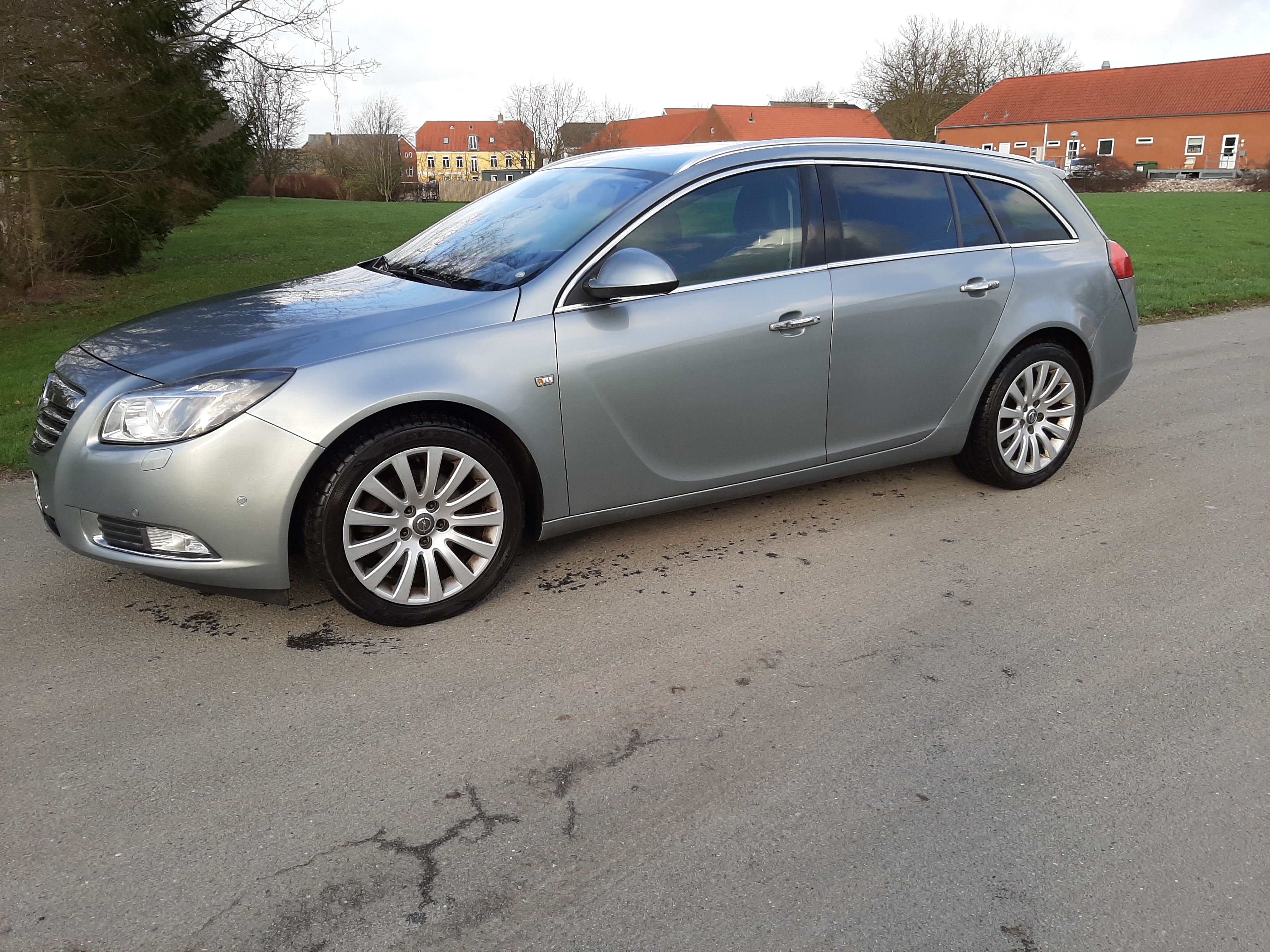 Sølv Opel Insignia fra 2011