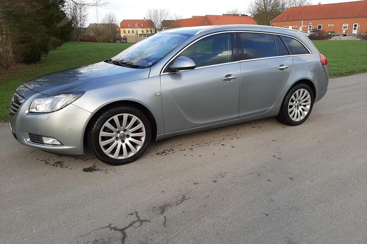 Sølv Opel Insignia fra 2011