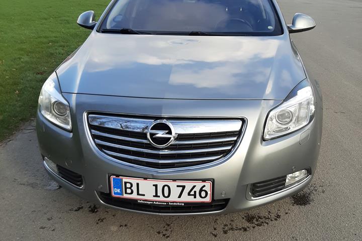 Sølv Opel Insignia fra 2011