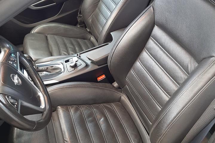 Sølv Opel Insignia fra 2011