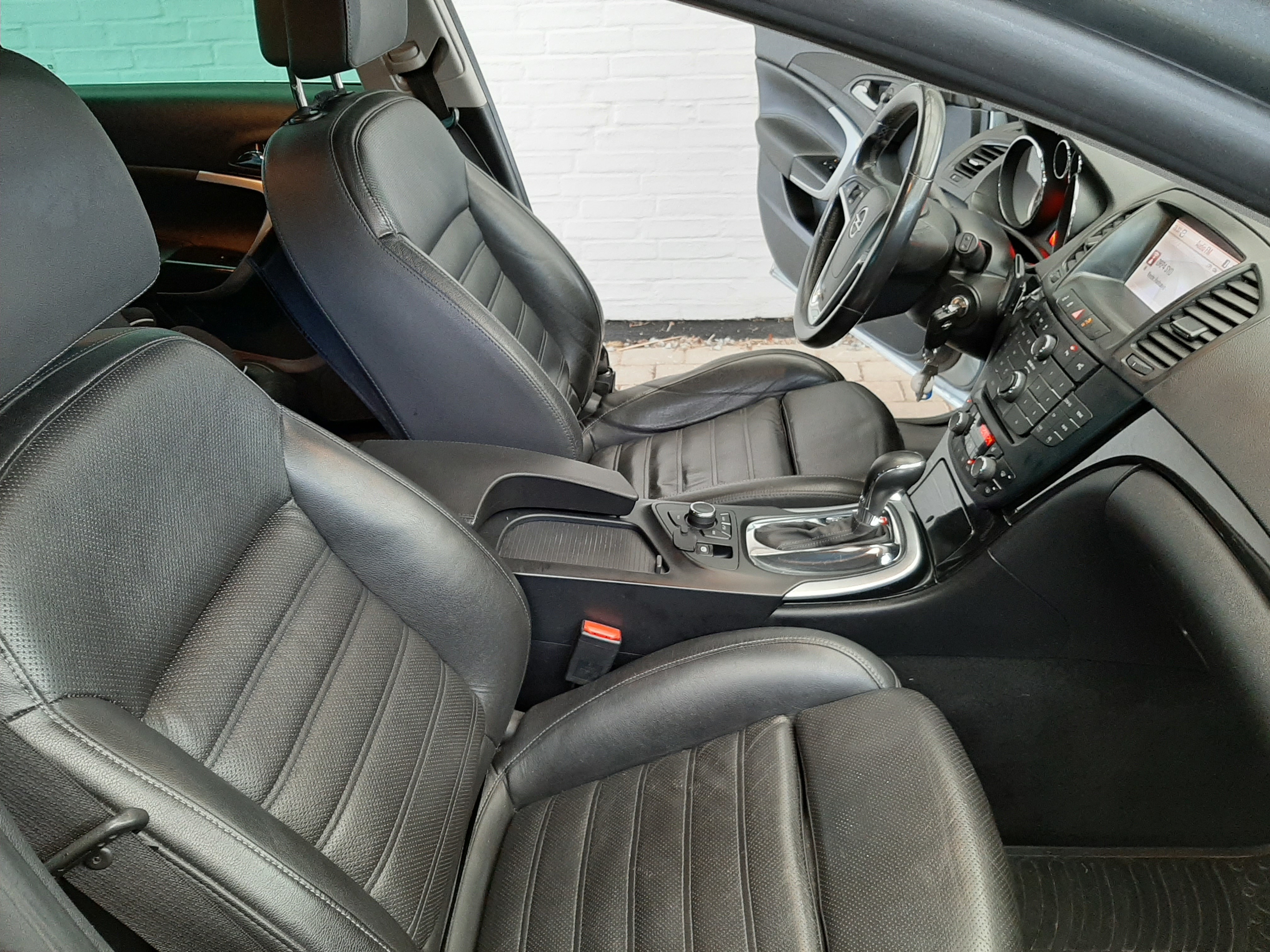 Sølv Opel Insignia fra 2011