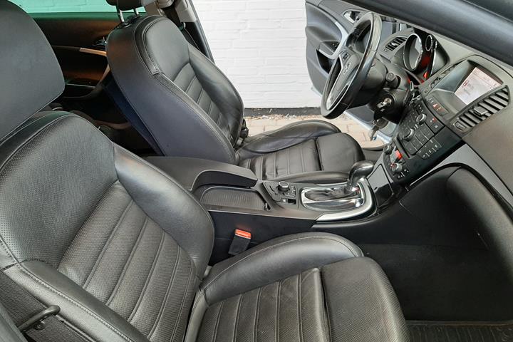 Sølv Opel Insignia fra 2011