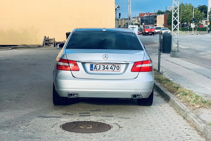 Sølv Mercedes E220 fra 2010
