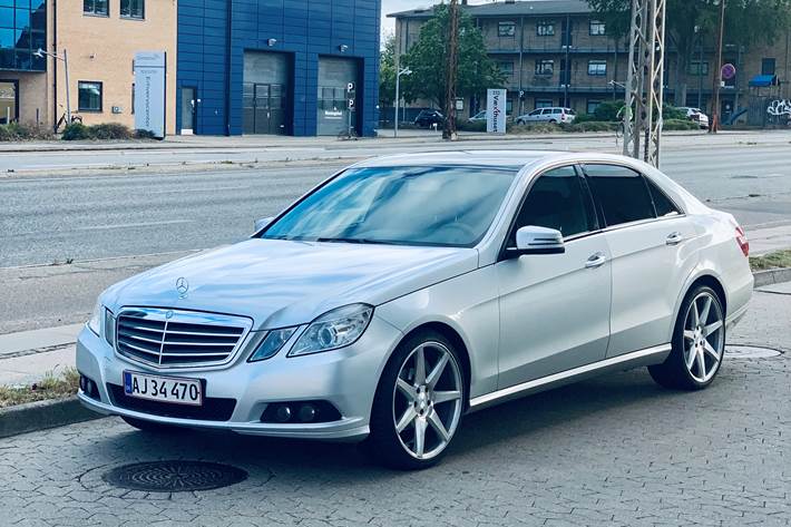Sølv Mercedes E220 fra 2010