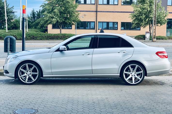 Sølv Mercedes E220 fra 2010