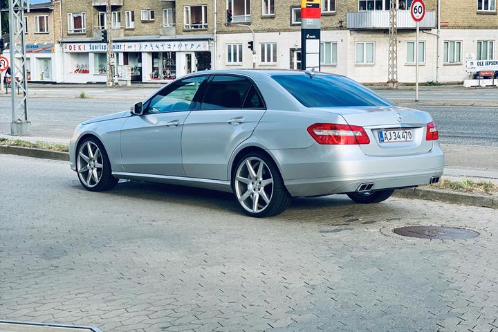 Sølv Mercedes E220 fra 2010
