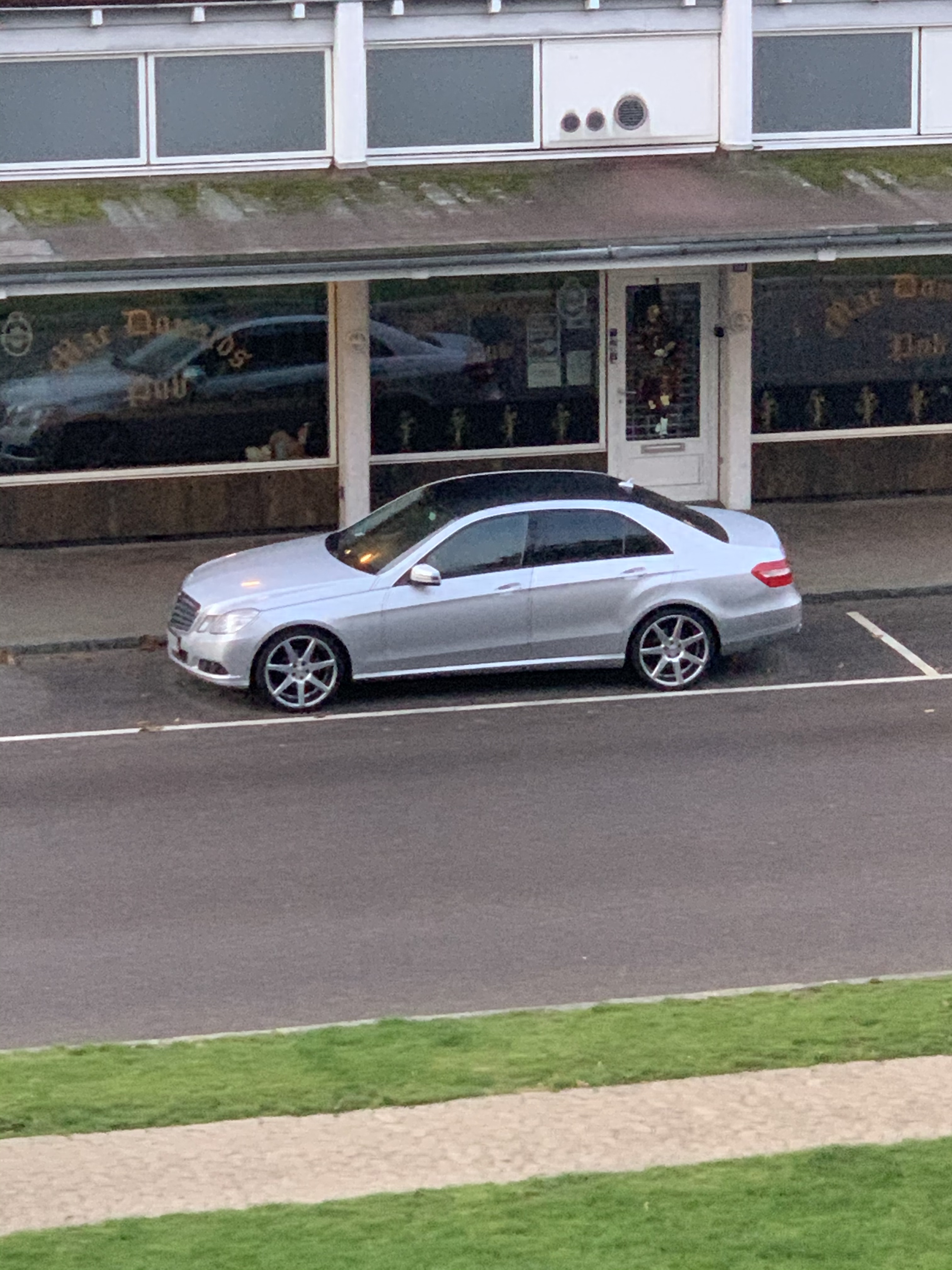 Sølv Mercedes E220 fra 2010