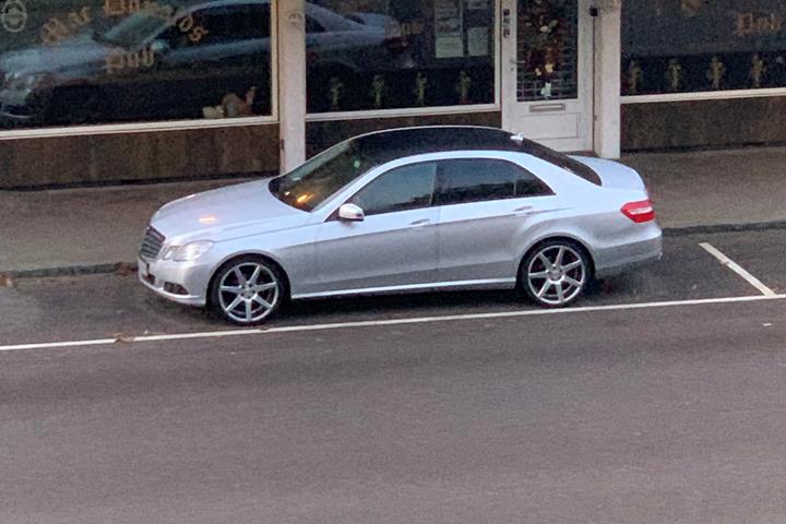 Sølv Mercedes E220 fra 2010