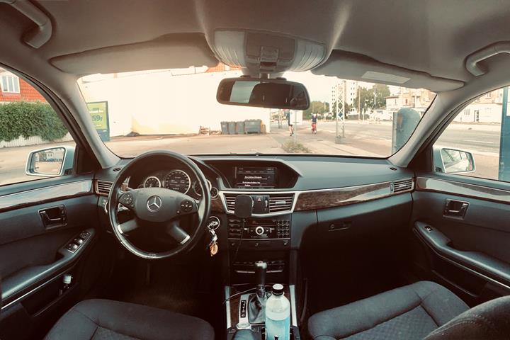 Sølv Mercedes E220 fra 2010