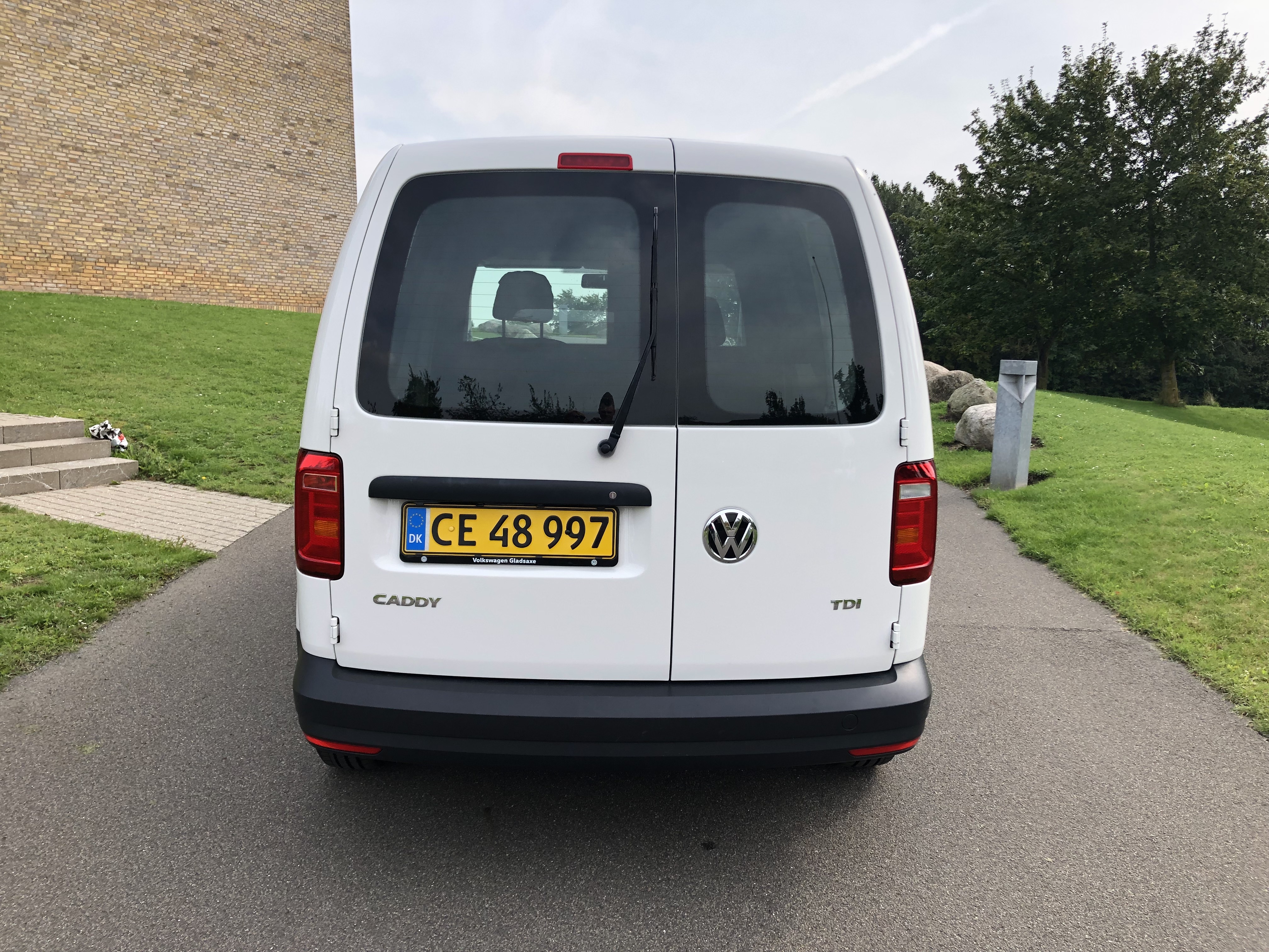 Hvid VW Caddy fra 2018