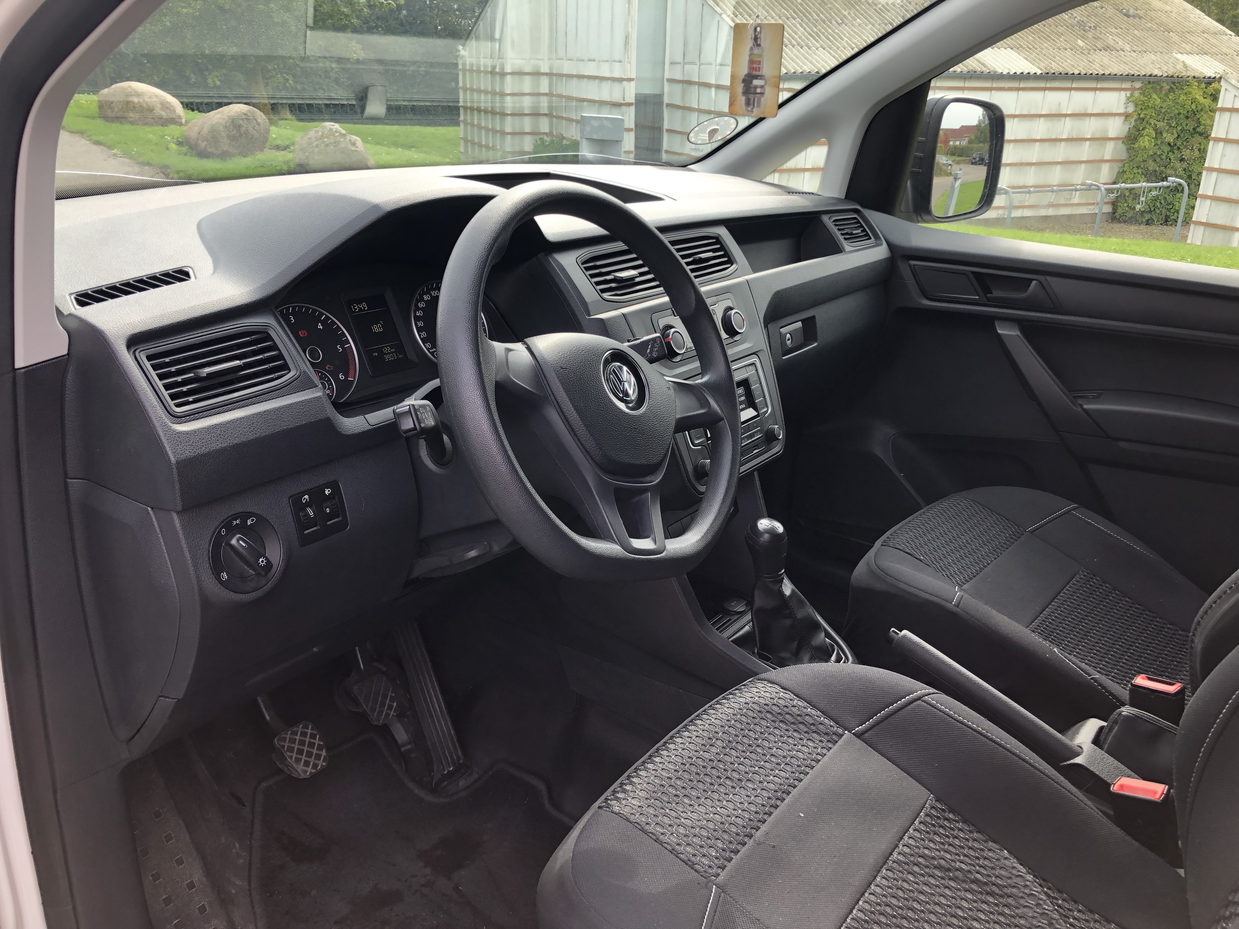 Hvid VW Caddy fra 2018