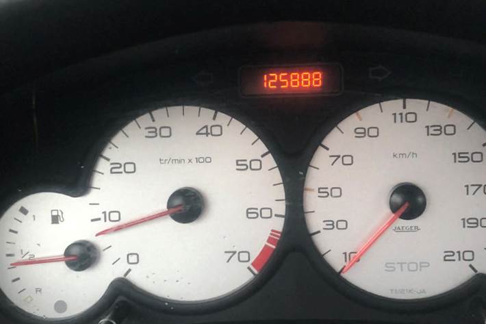 Sølv Peugeot 206 fra 2003