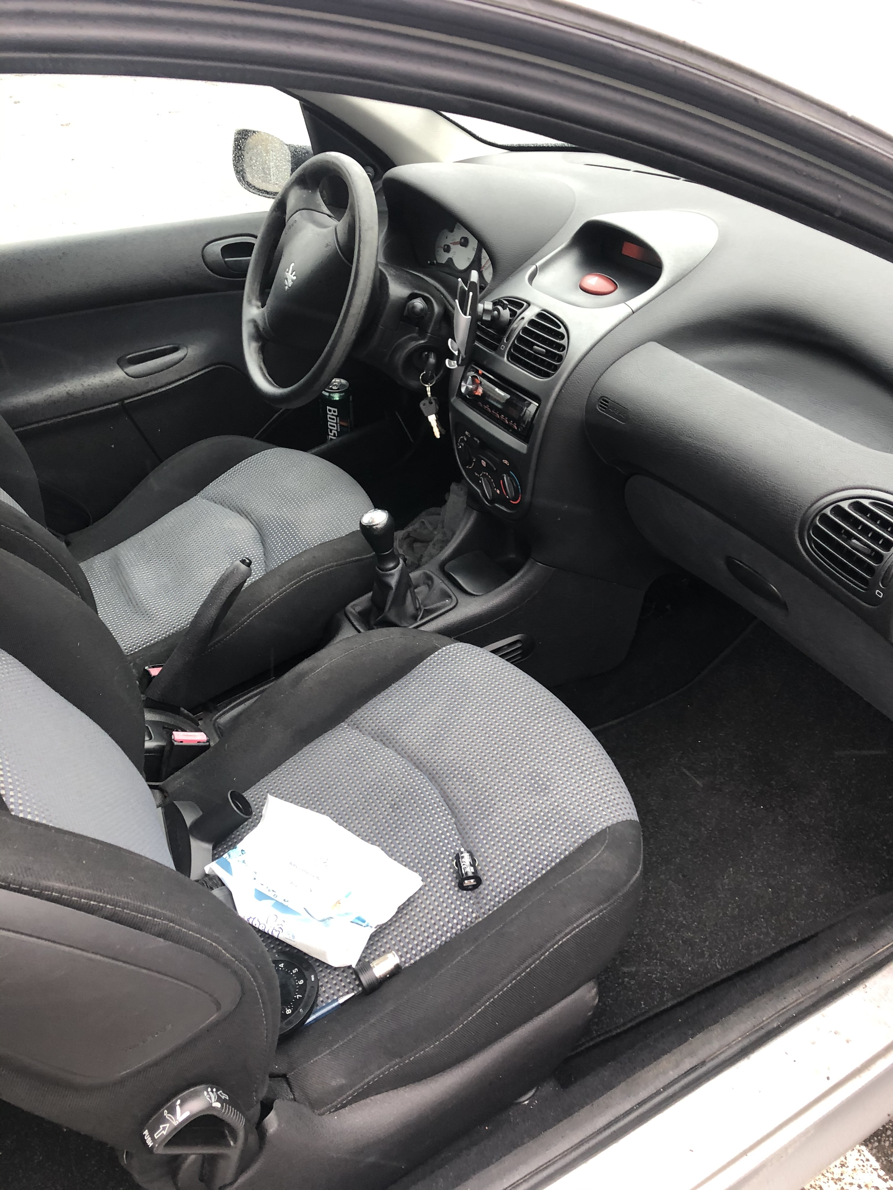 Sølv Peugeot 206 fra 2003