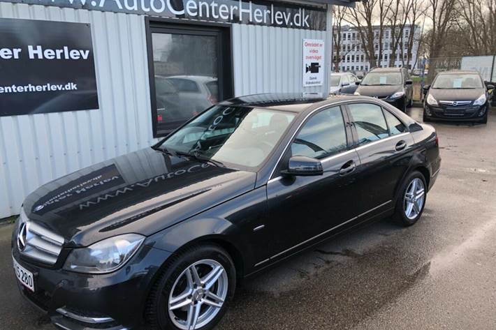 Grå Mercedes C200 fra 2011