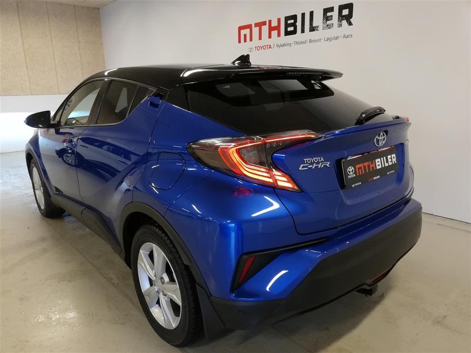 Blå Toyota C-HR fra 2019