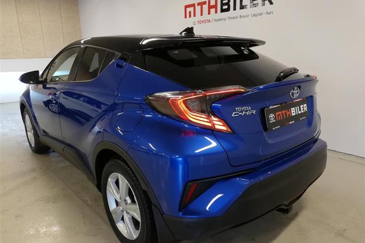 Blå Toyota C-HR fra 2019