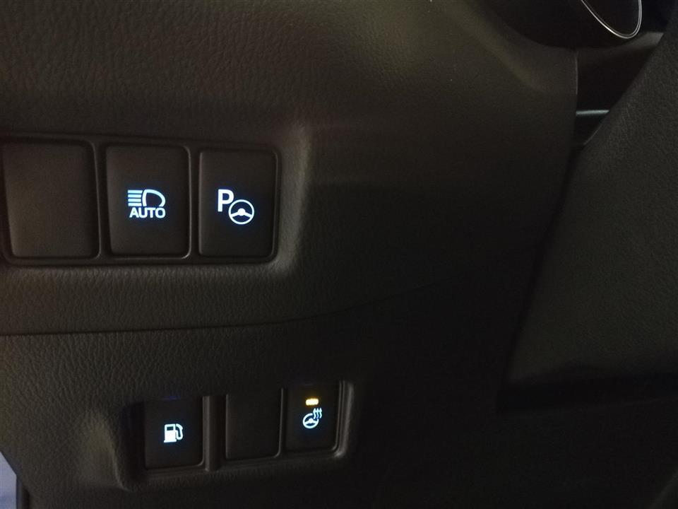 Blå Toyota C-HR fra 2019