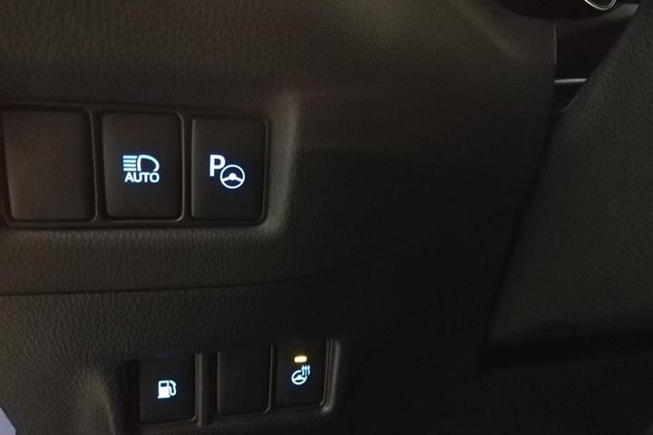 Blå Toyota C-HR fra 2019