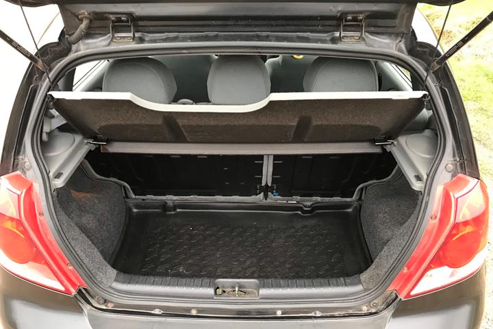 Sort Daewoo Kalos fra 2004