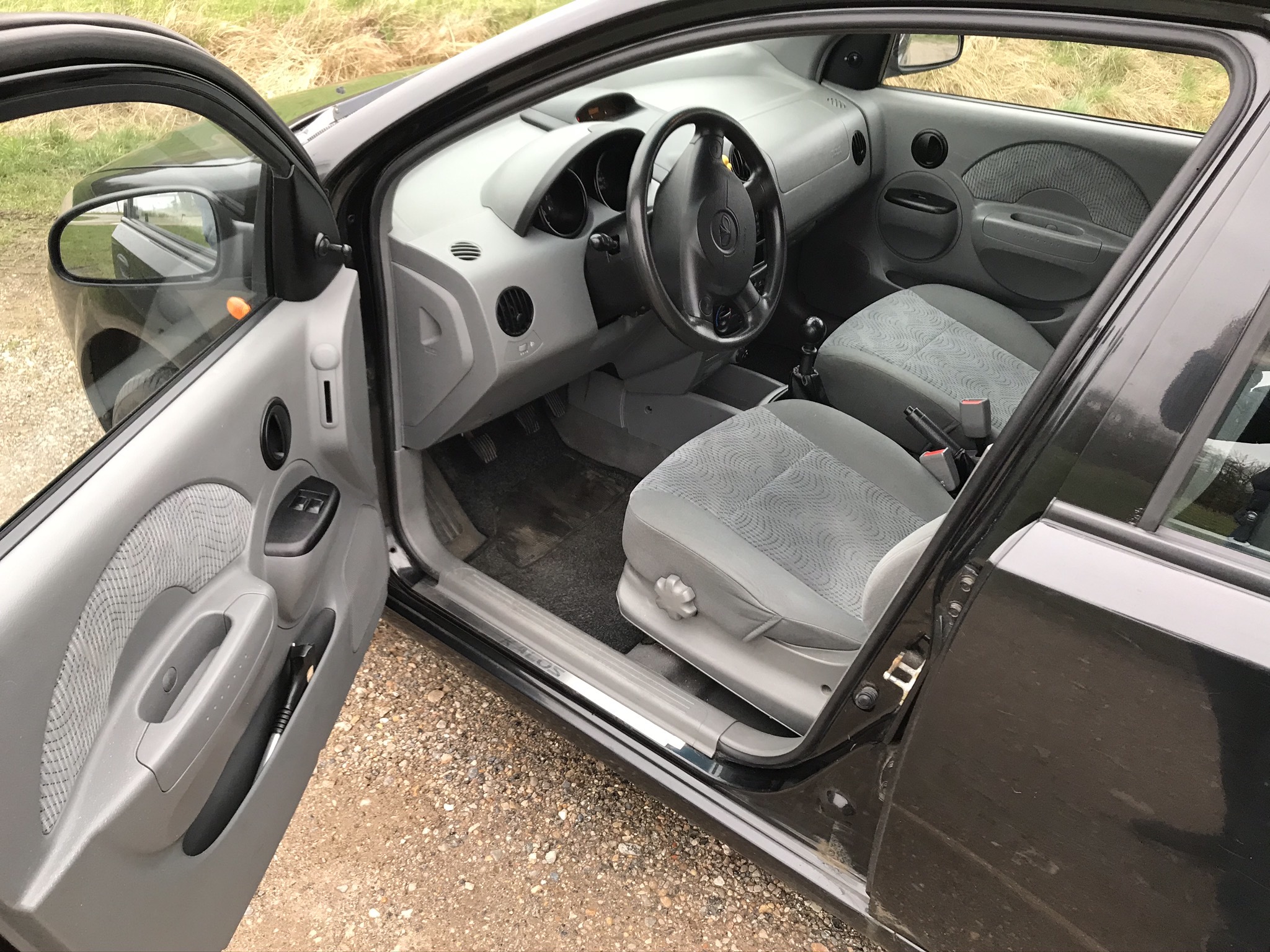 Sort Daewoo Kalos fra 2004