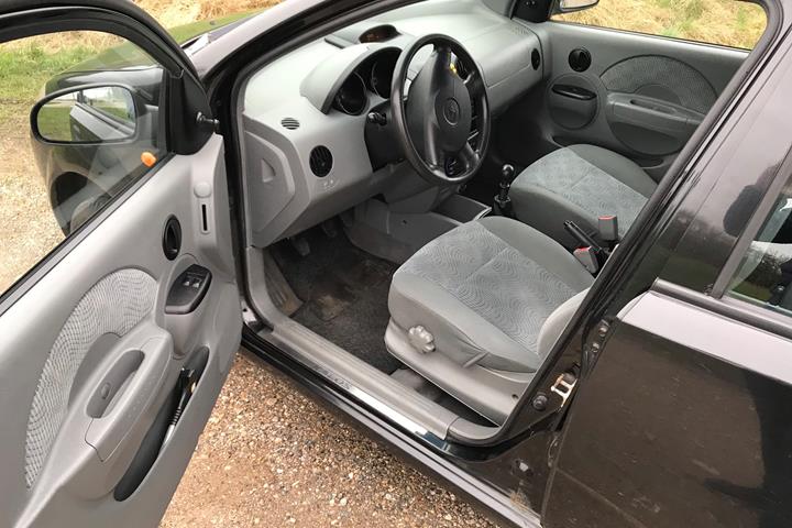 Sort Daewoo Kalos fra 2004