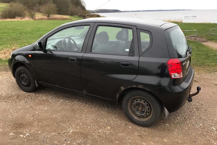 Sort Daewoo Kalos fra 2004