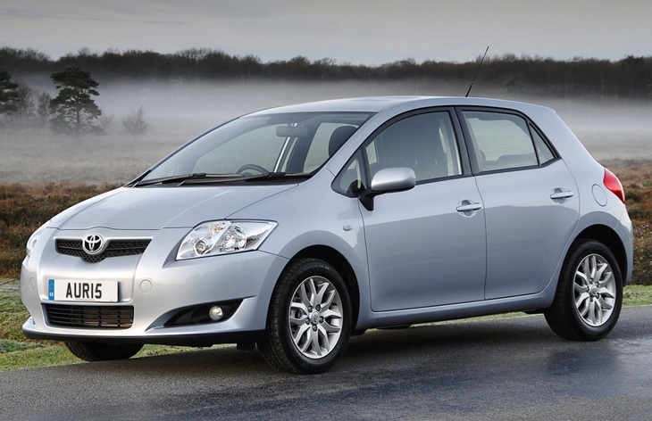 Brun Toyota Auris fra 2013