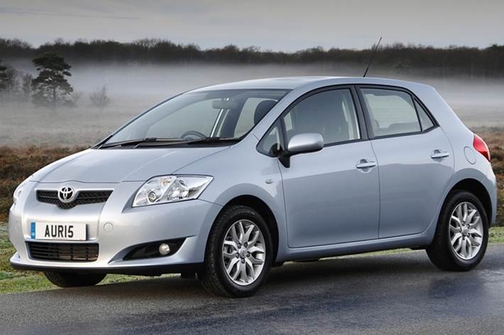 Brun Toyota Auris fra 2013
