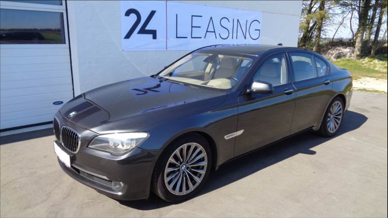 Sort BMW 760i fra 2010